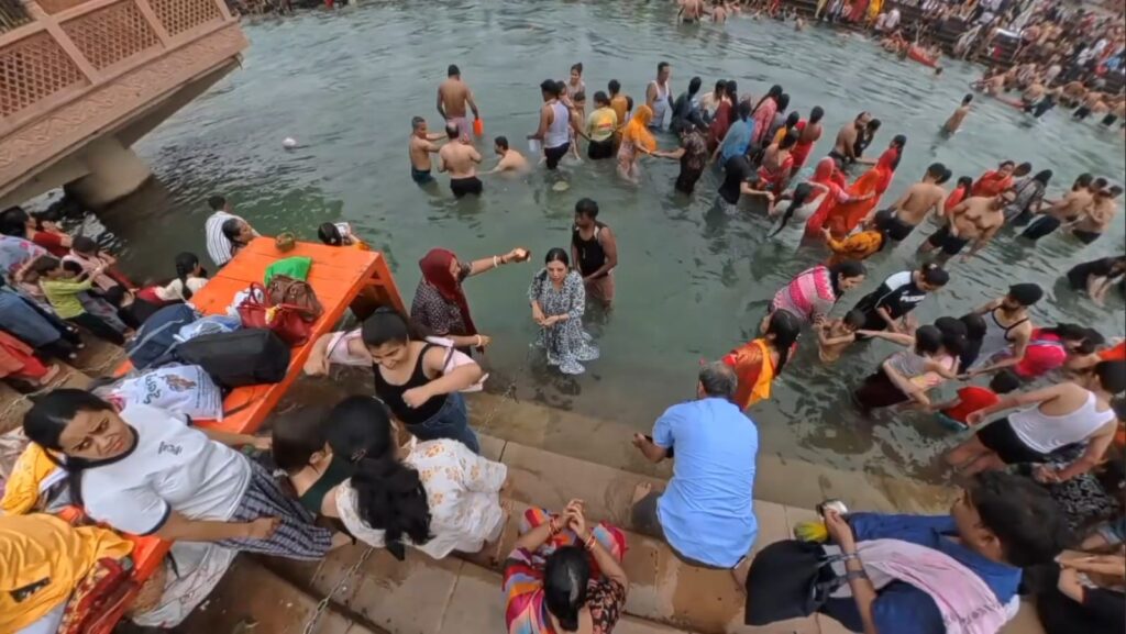 Delhi से Haridwar Same Day Ganga Snan 🙏 | Wife ने की पहली Long Drive | Couple Trip | Safar Sanskriti Ganga Snan At Haridwar Har Ki Pauri Steps And Ghat Haridwar 1024x577