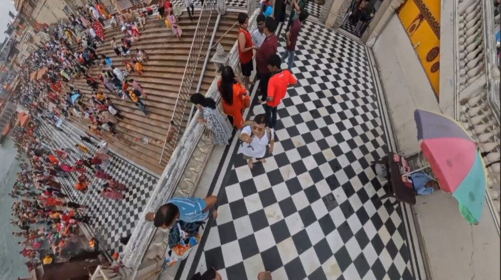 Delhi से Haridwar Same Day Ganga Snan 🙏 | Wife ने की पहली Long Drive | Couple Trip | Safar Sanskriti Har Ki Pauri Ganga Ghat 1024x572